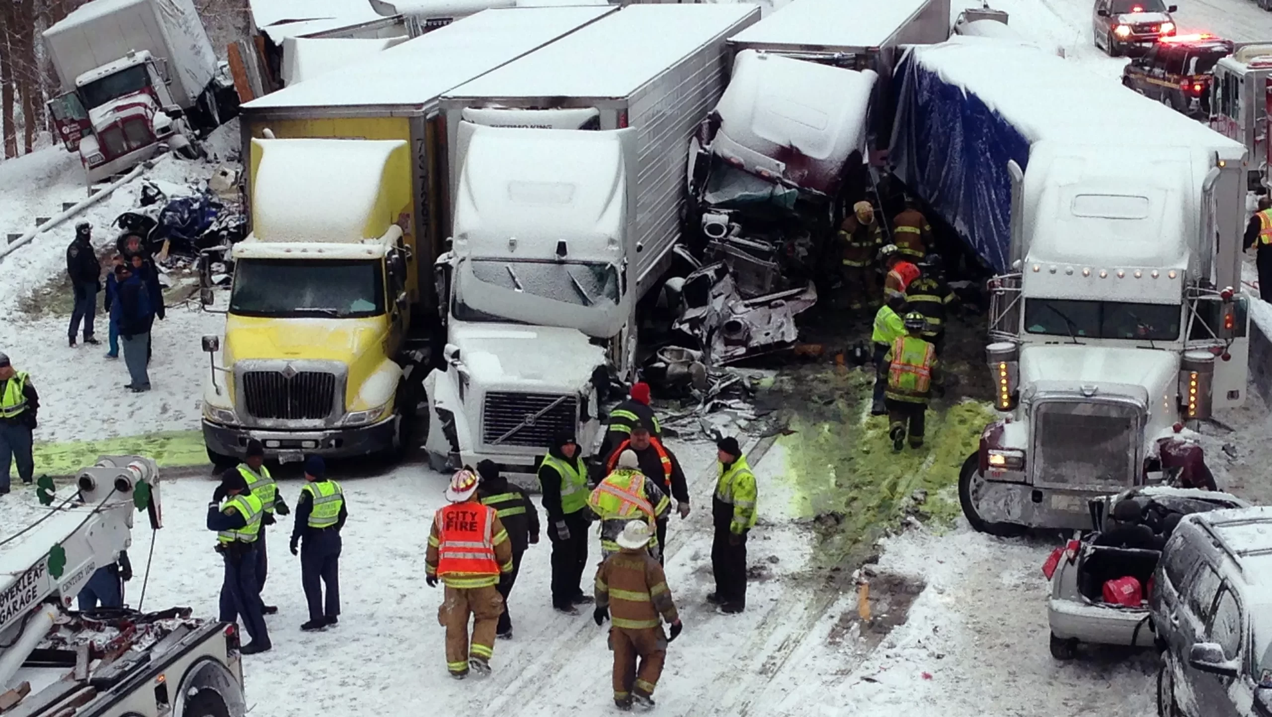 Why You Need the Best 18-Wheeler Accident Attorney After a Multi-Vehicle Pile-Up